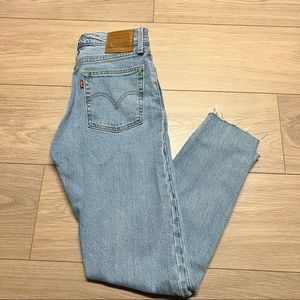 NWT Levi’s Wedgie Straight Jeans